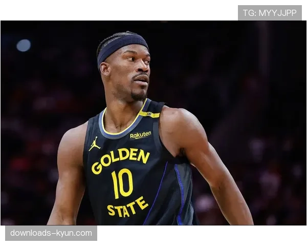 特写：库里在麦迪逊广场花园命中第3500记三分，现场观众起立致敬